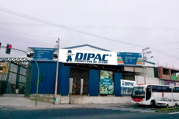 Fachada de la sucursal Dipac en Ambato