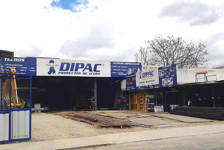 Fachada de la sucursal Dipac en Loja