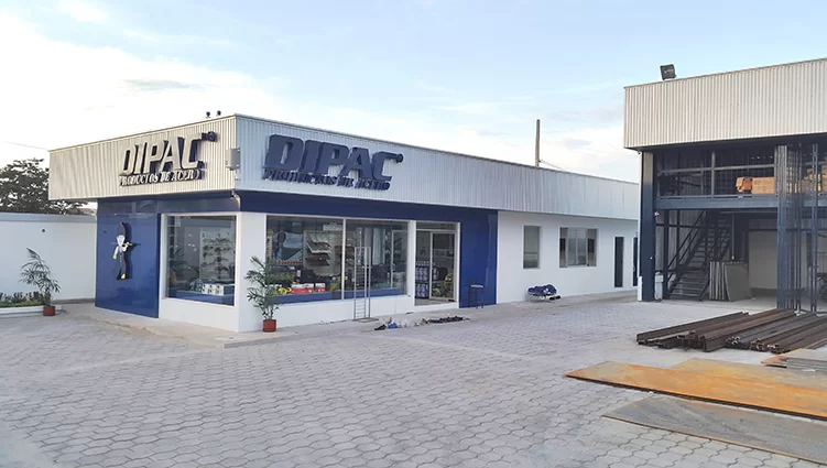 Fachada de la sucursal Dipac en Machala
