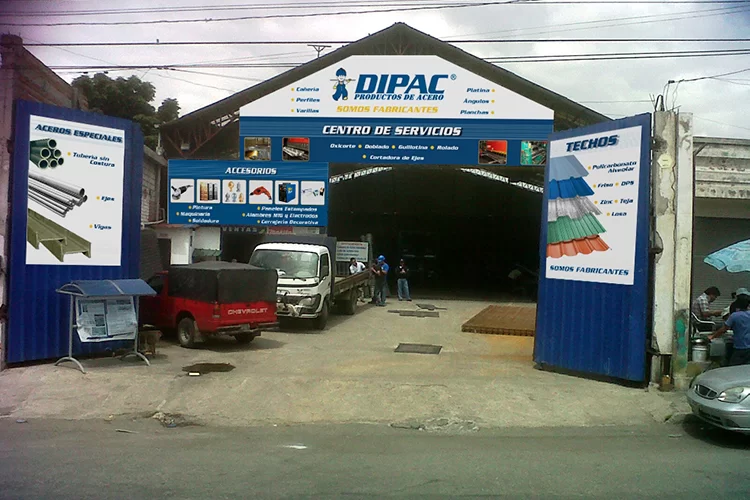 Fachada de la sucursal Dipac en Riobamba