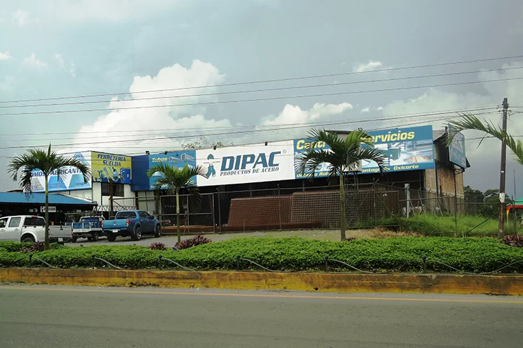 Fachada de la sucursal Dipac en Santo Domingo