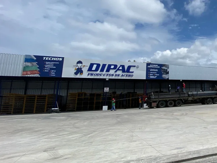Fachada de la sucursal Dipac en Manta 2