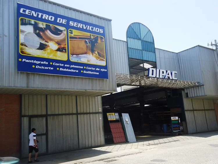 Fachada de la sucursal Dipac en Manta